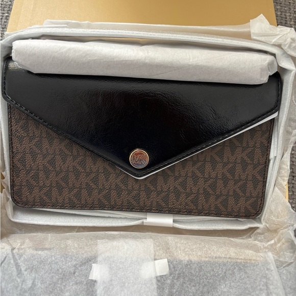 Brand New Michael Kors Crossbody Bag β Chic & Timeless! - Picture 6 of 8